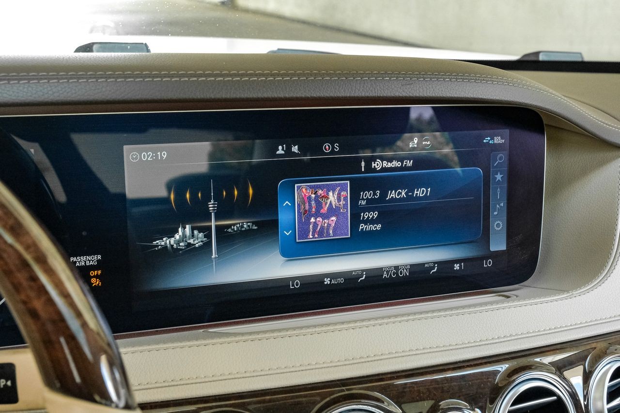 Mercedes-Benz S-Class Vehicle Main Gallery Image 35