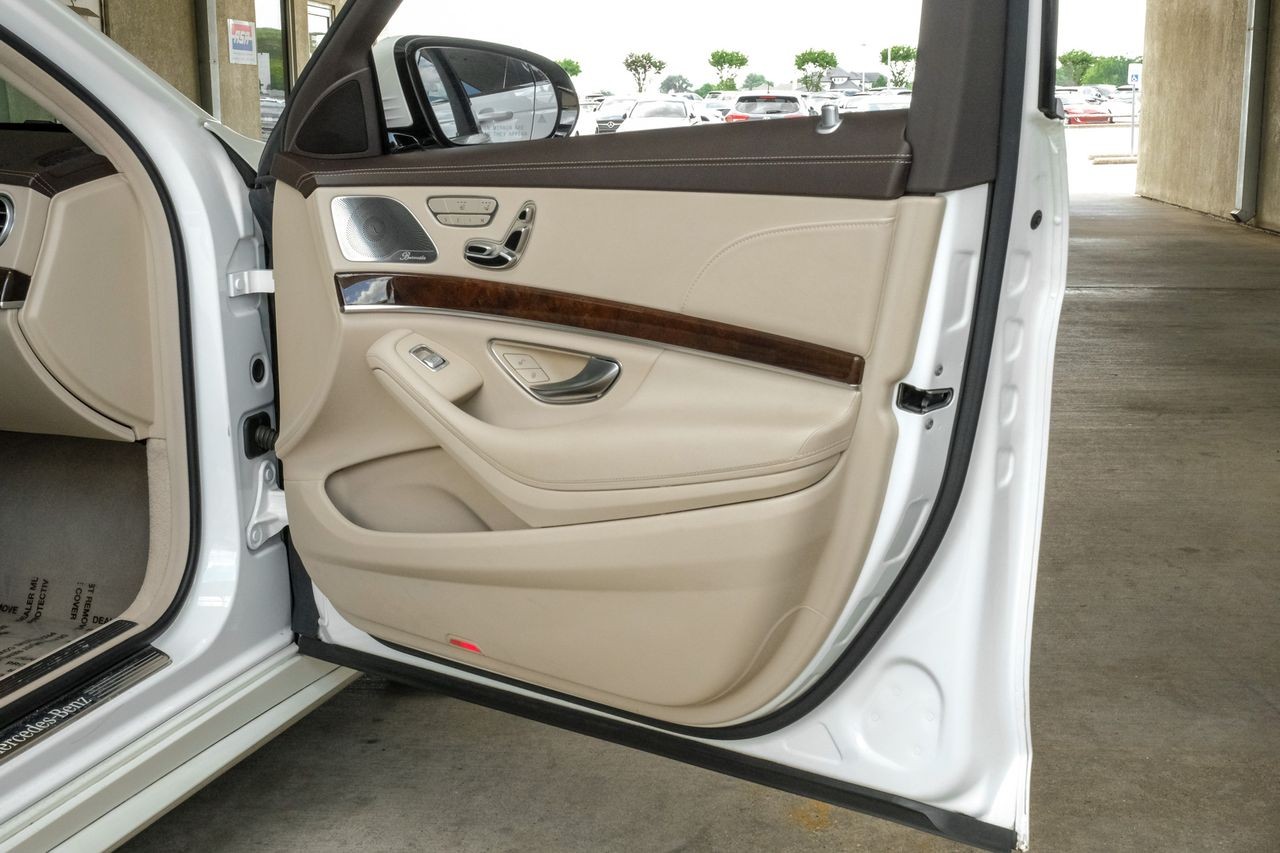 Mercedes-Benz S-Class Vehicle Main Gallery Image 53