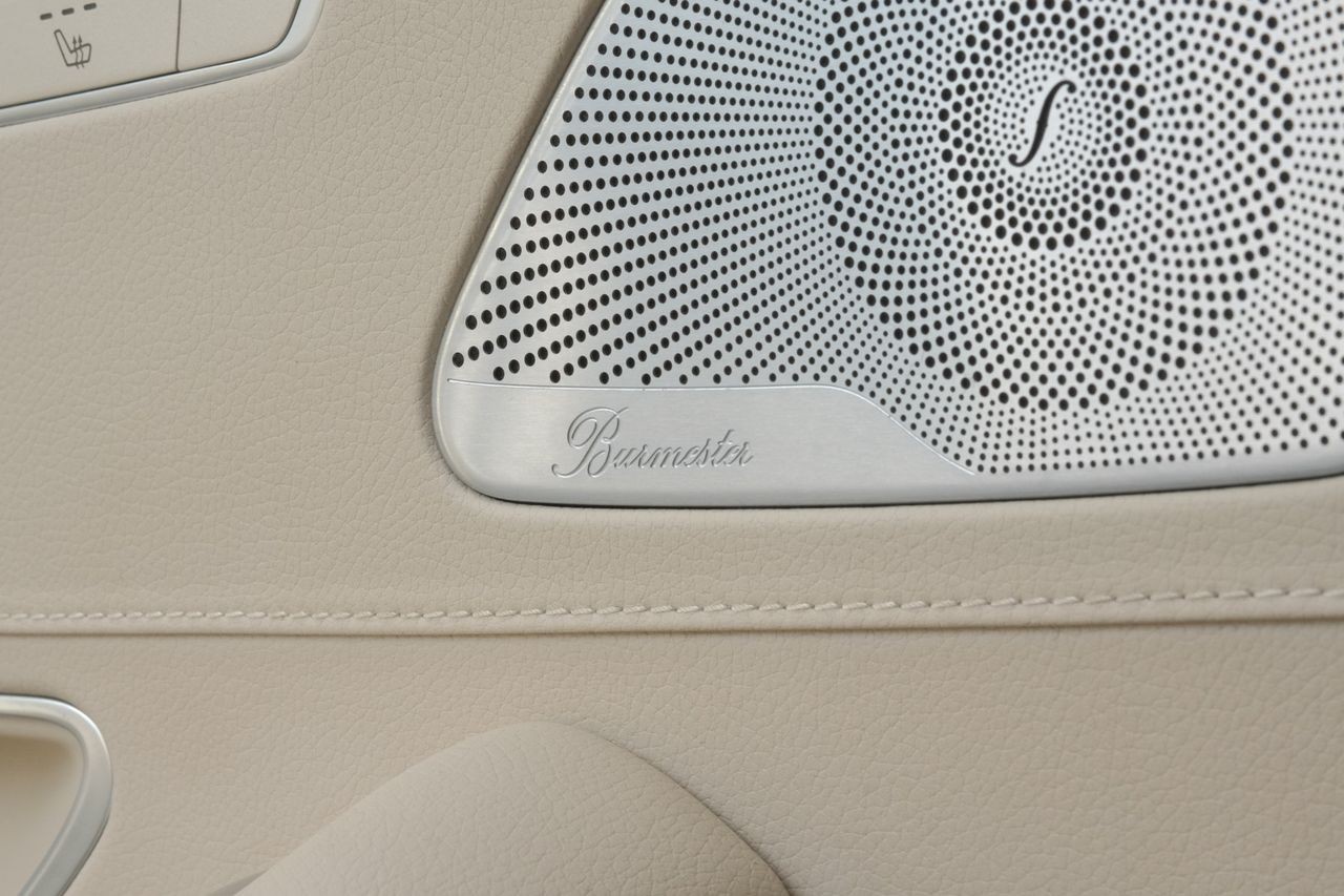 Mercedes-Benz S-Class Vehicle Main Gallery Image 55