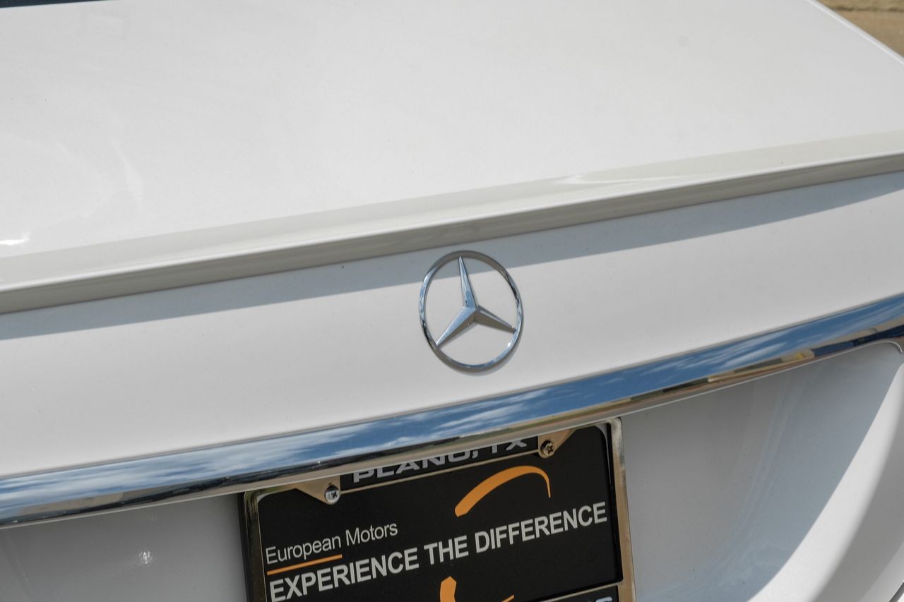 Mercedes-Benz S-Class Vehicle Main Gallery Image 61