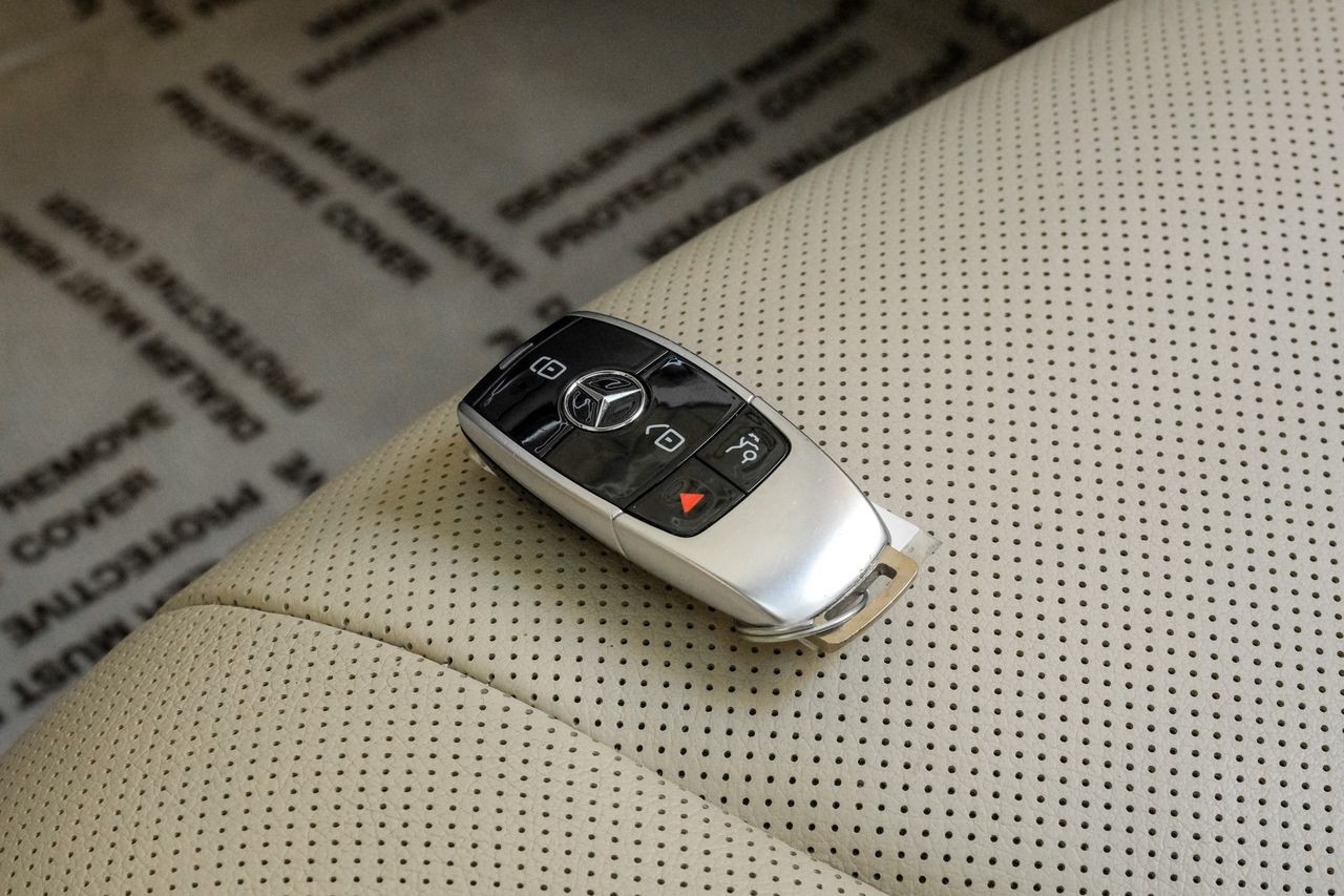 Mercedes-Benz S-Class Vehicle Main Gallery Image 69