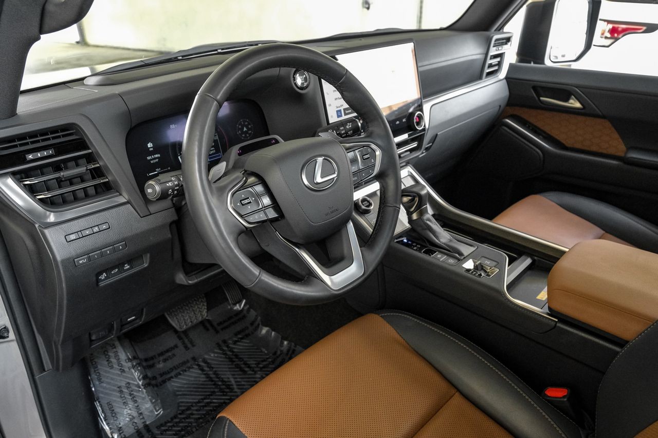 Lexus GX Vehicle Main Gallery Image 03