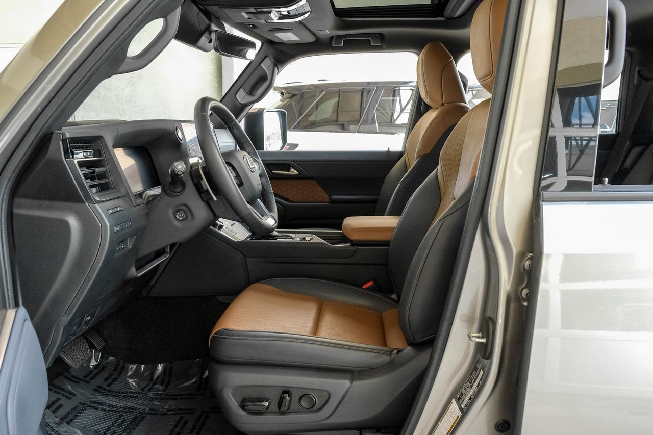 Lexus GX Vehicle Main Gallery Image 04