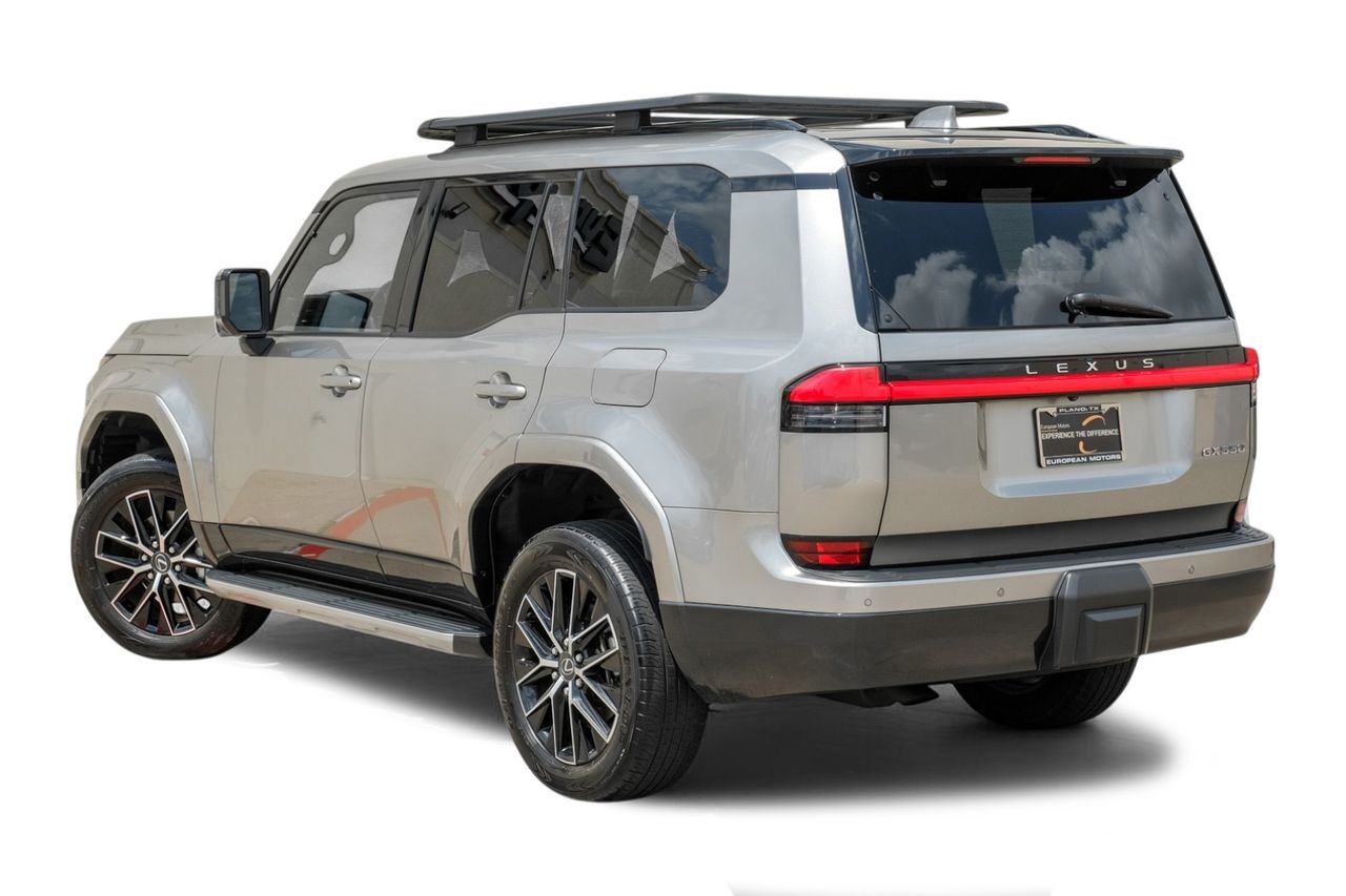 Lexus GX Vehicle Main Gallery Image 11