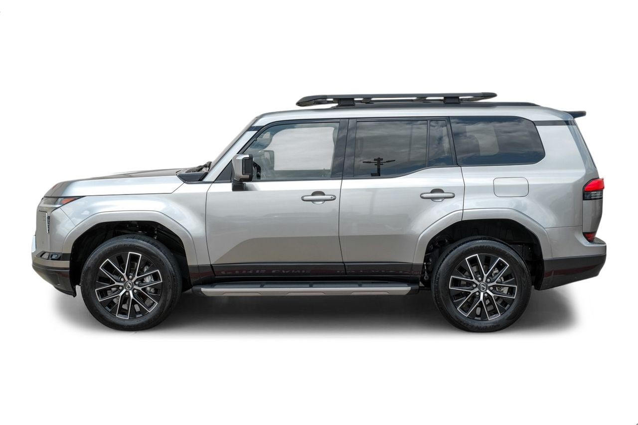 Lexus GX Vehicle Main Gallery Image 12