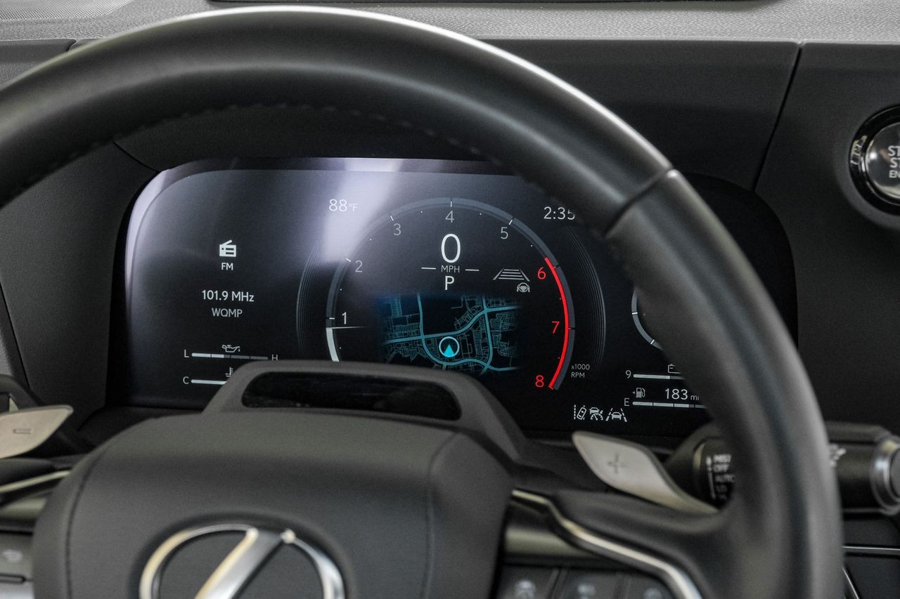 Lexus GX Vehicle Main Gallery Image 20