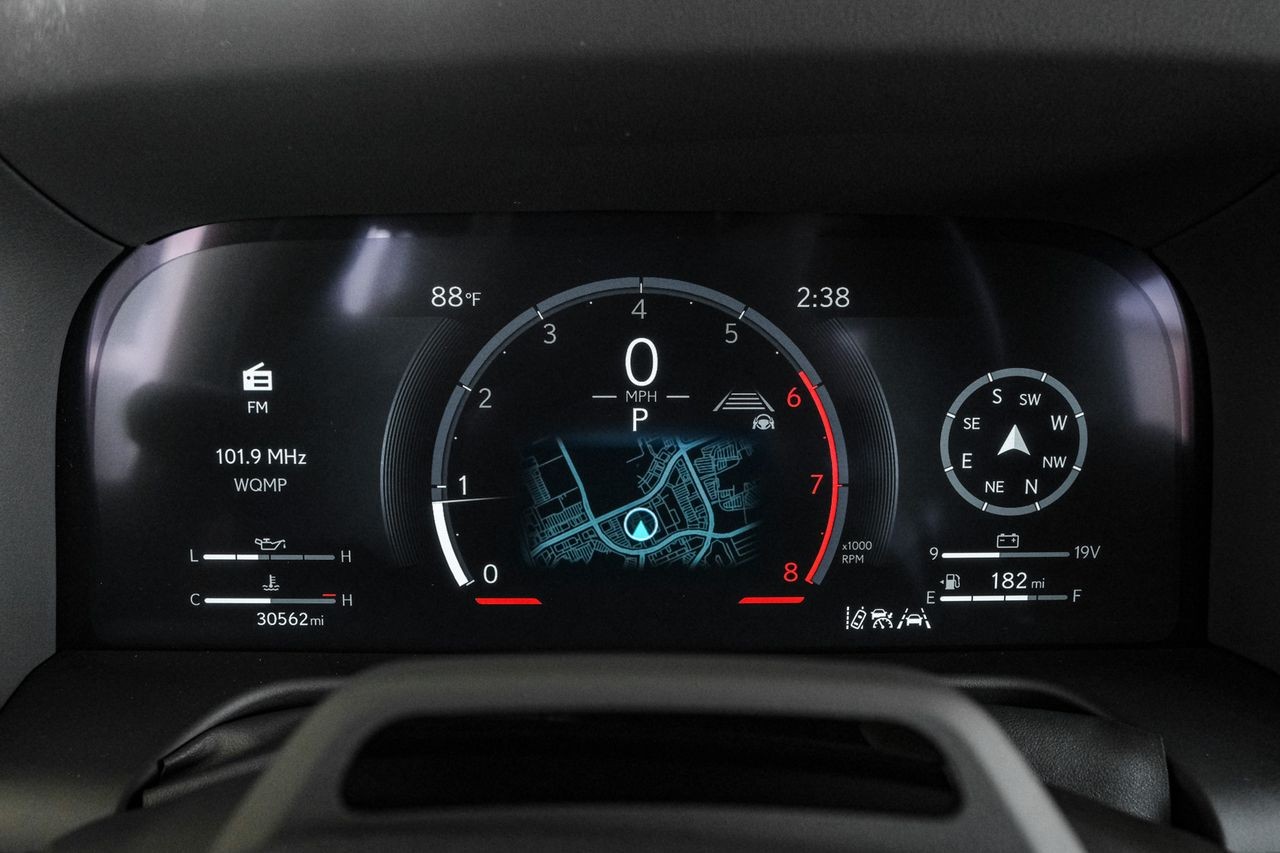 Lexus GX Vehicle Main Gallery Image 21