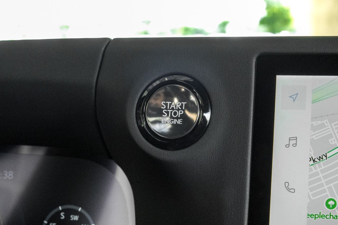 Lexus GX Vehicle Main Gallery Image 23