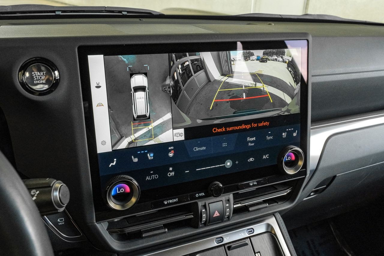 Lexus GX Vehicle Main Gallery Image 25