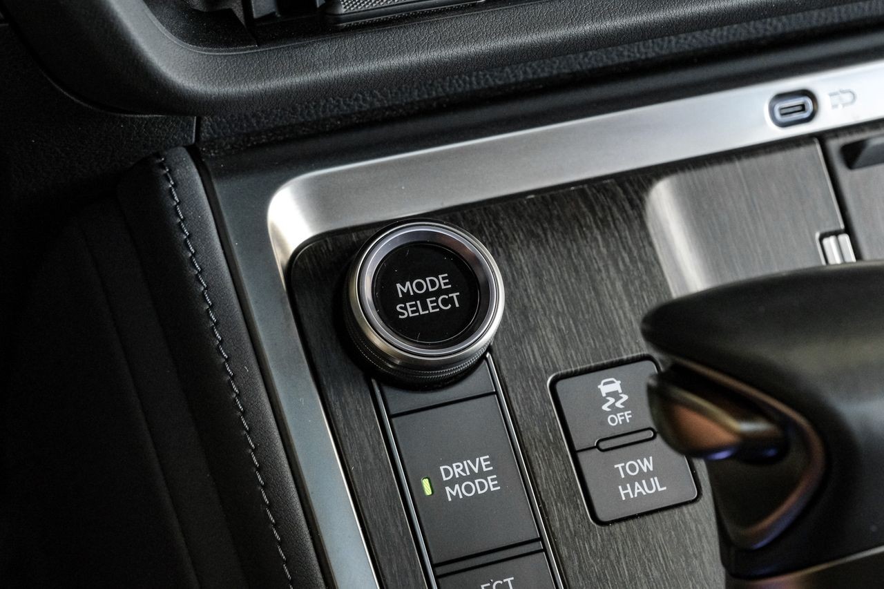 Lexus GX Vehicle Main Gallery Image 29