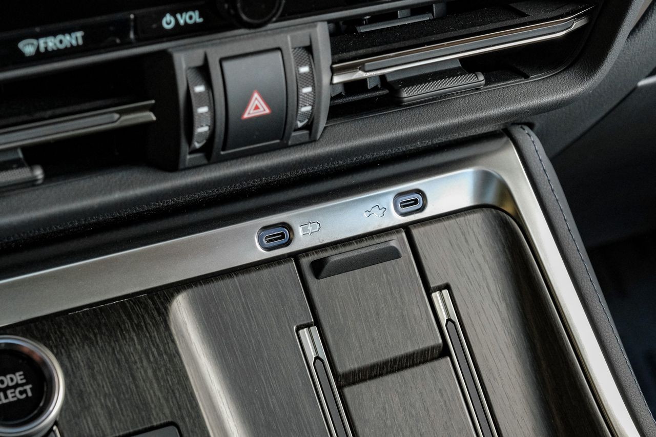 Lexus GX Vehicle Main Gallery Image 30