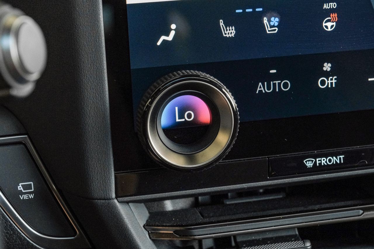 Lexus GX Vehicle Main Gallery Image 32