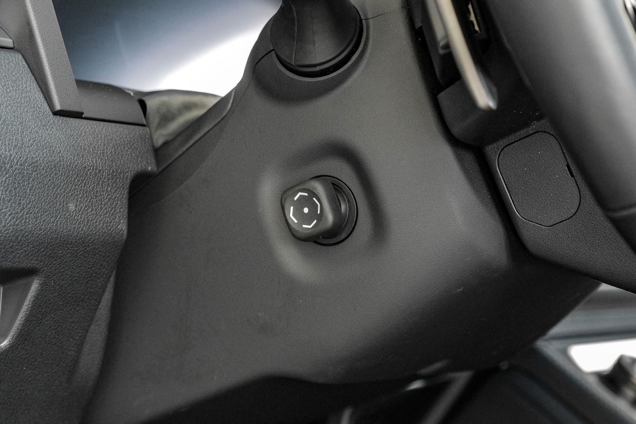 Lexus GX Vehicle Main Gallery Image 35