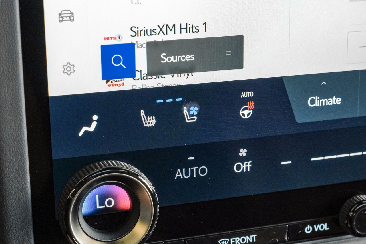 Lexus GX Vehicle Main Gallery Image 40