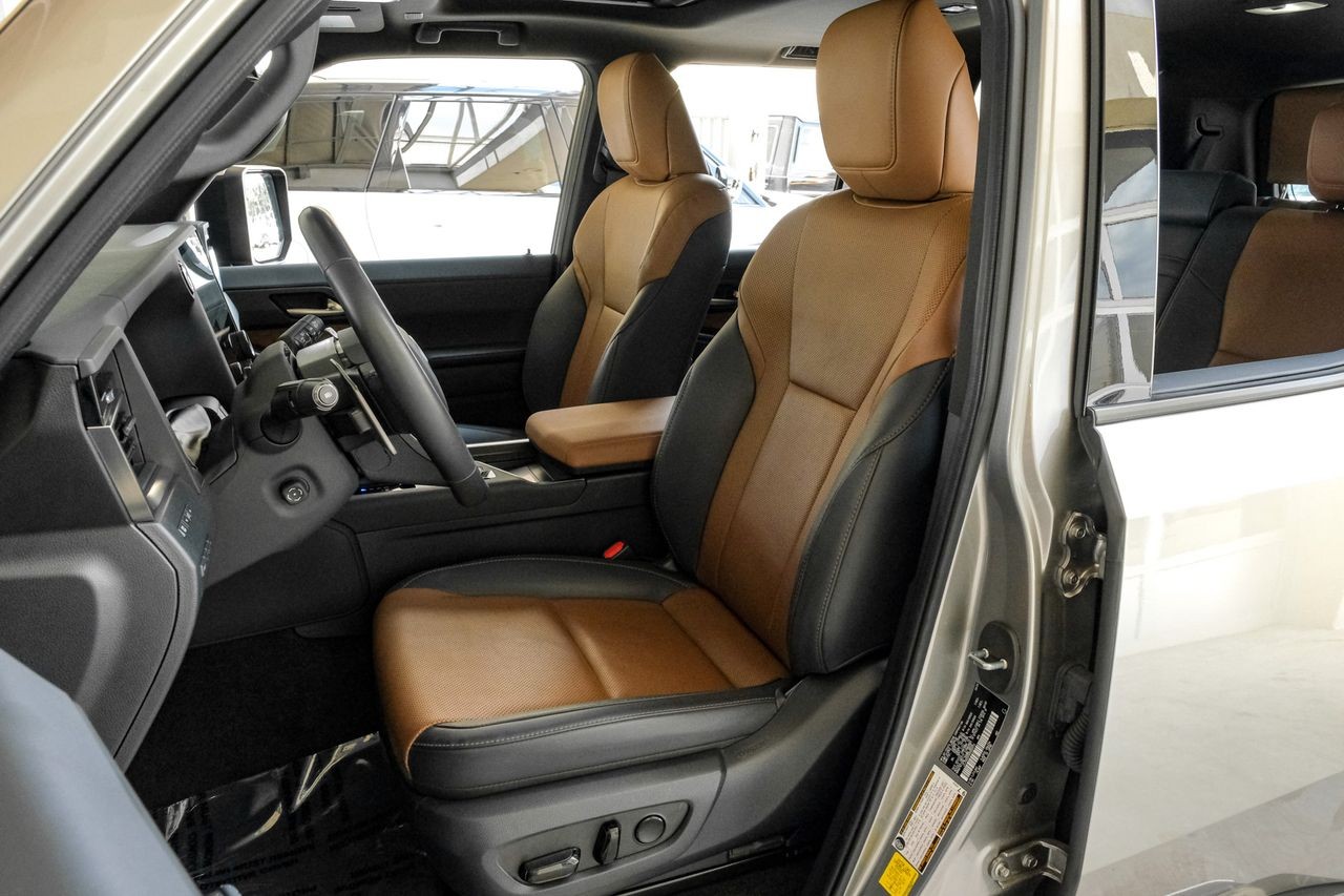 Lexus GX Vehicle Main Gallery Image 42