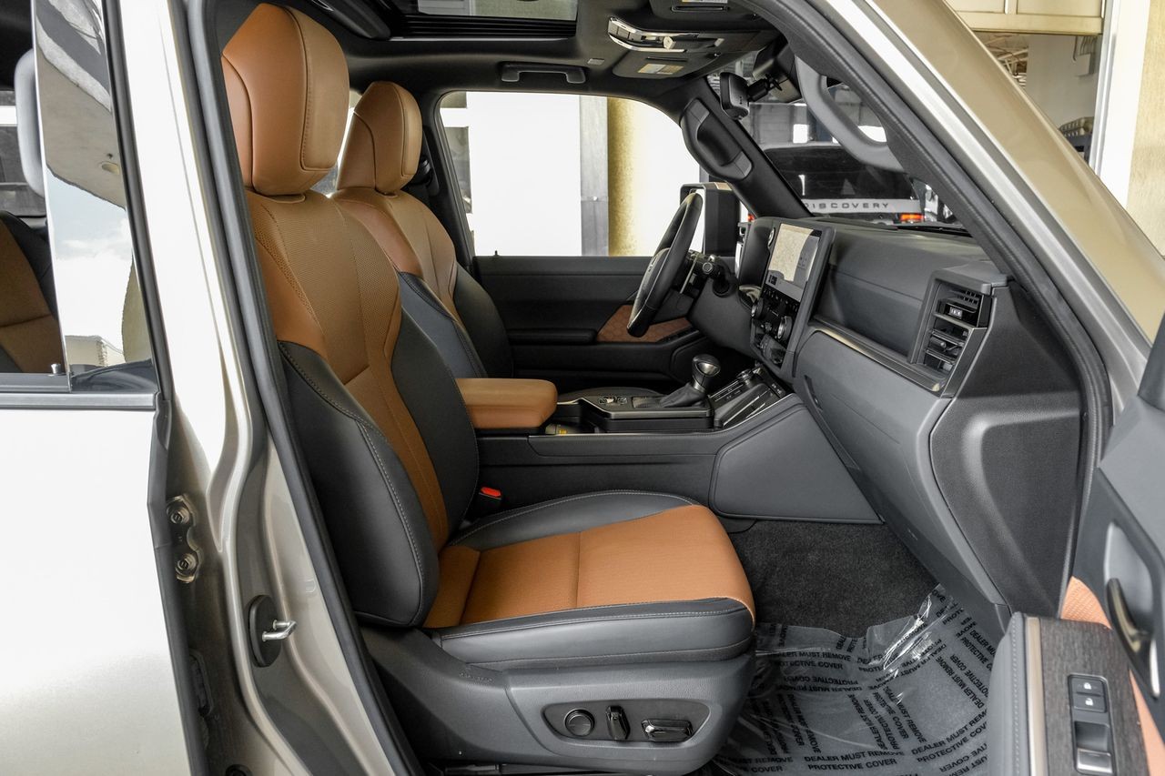 Lexus GX Vehicle Main Gallery Image 44