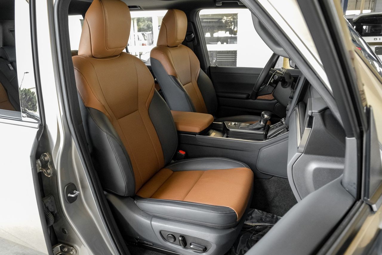 Lexus GX Vehicle Main Gallery Image 45