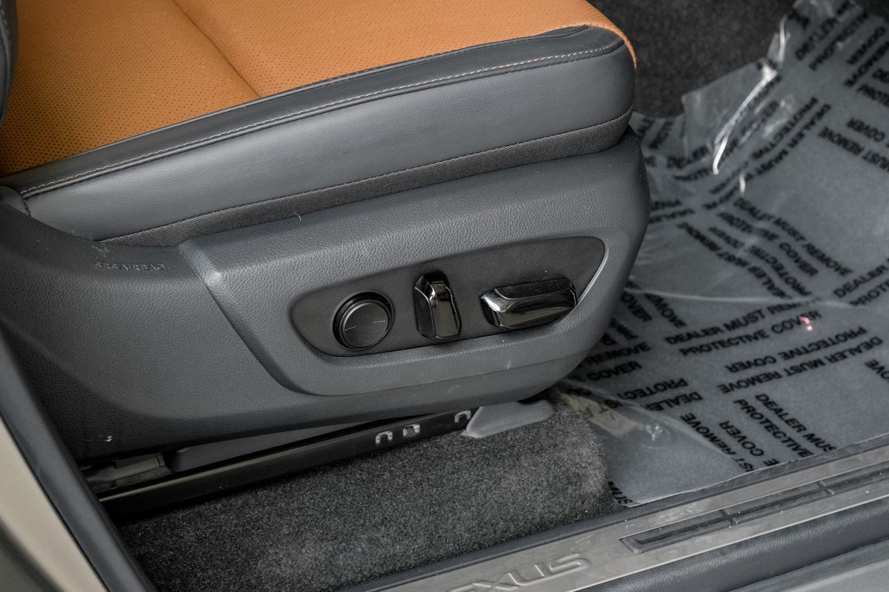 Lexus GX Vehicle Main Gallery Image 46