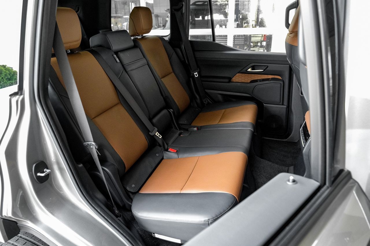 Lexus GX Vehicle Main Gallery Image 47