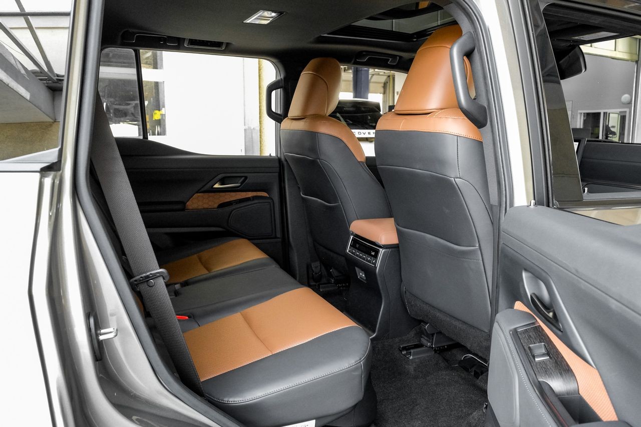 Lexus GX Vehicle Main Gallery Image 48