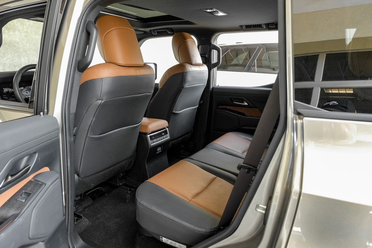 Lexus GX Vehicle Main Gallery Image 50