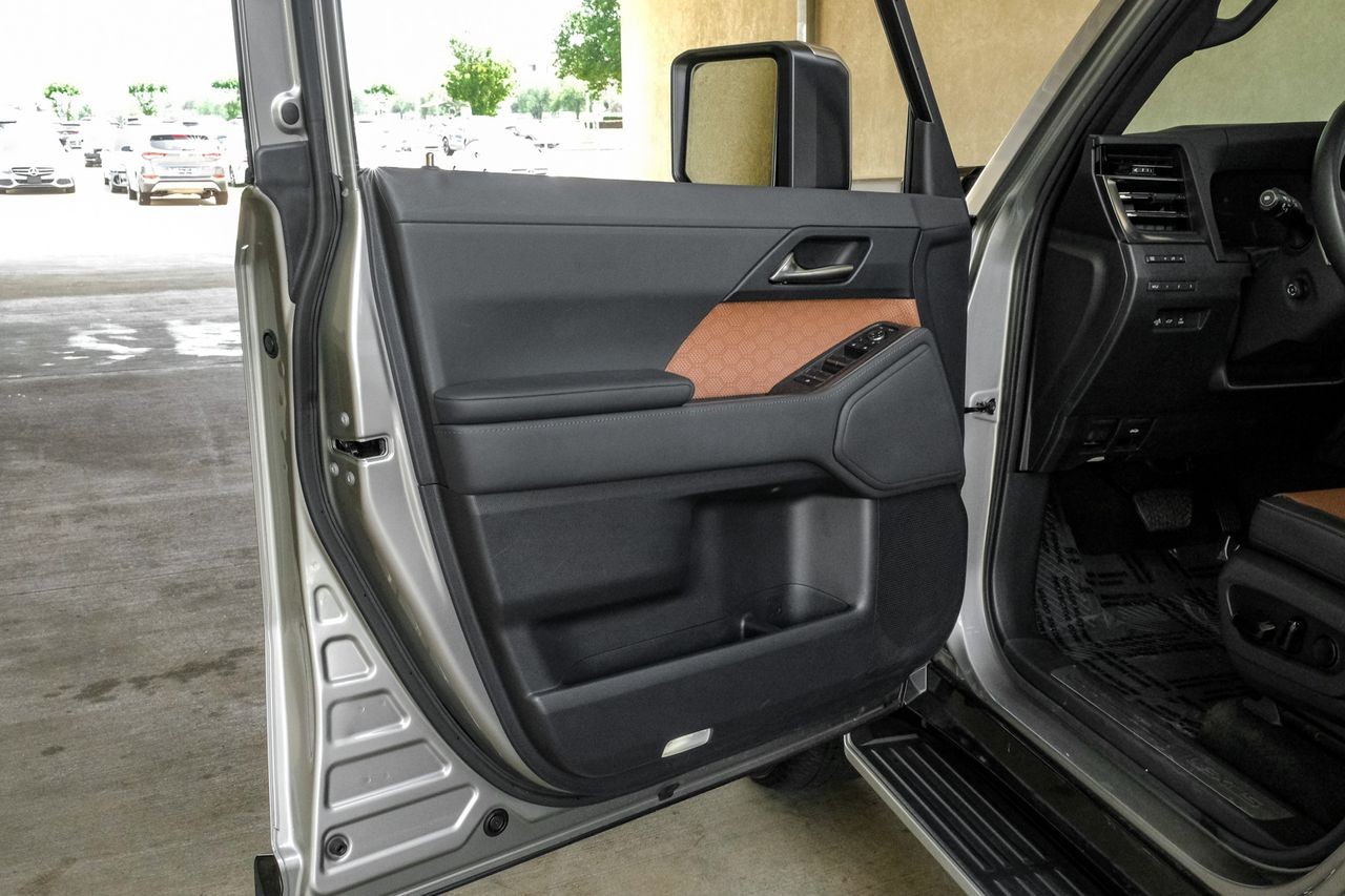 Lexus GX Vehicle Main Gallery Image 56