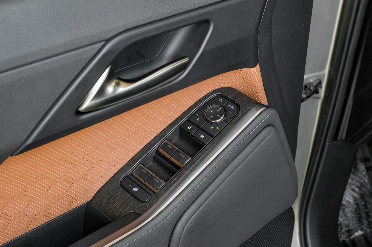 Lexus GX Vehicle Main Gallery Image 57
