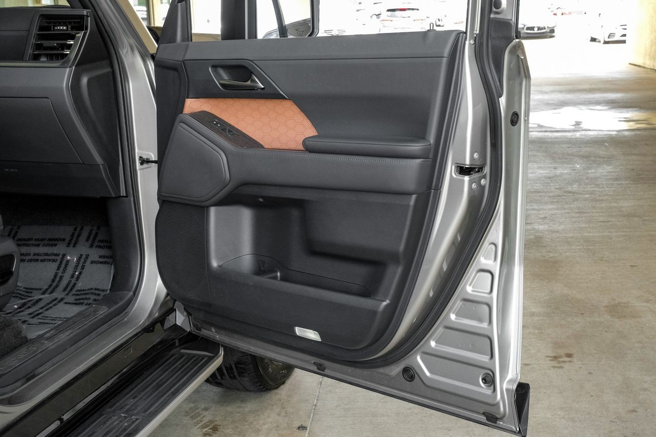 Lexus GX Vehicle Main Gallery Image 58