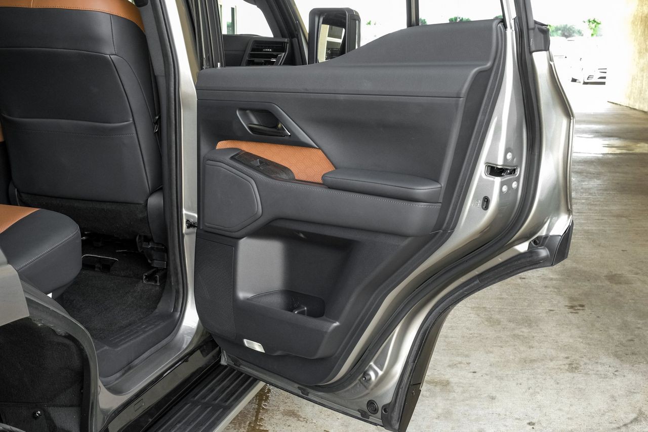 Lexus GX Vehicle Main Gallery Image 60