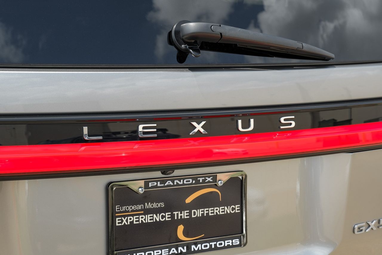 Lexus GX Vehicle Main Gallery Image 63