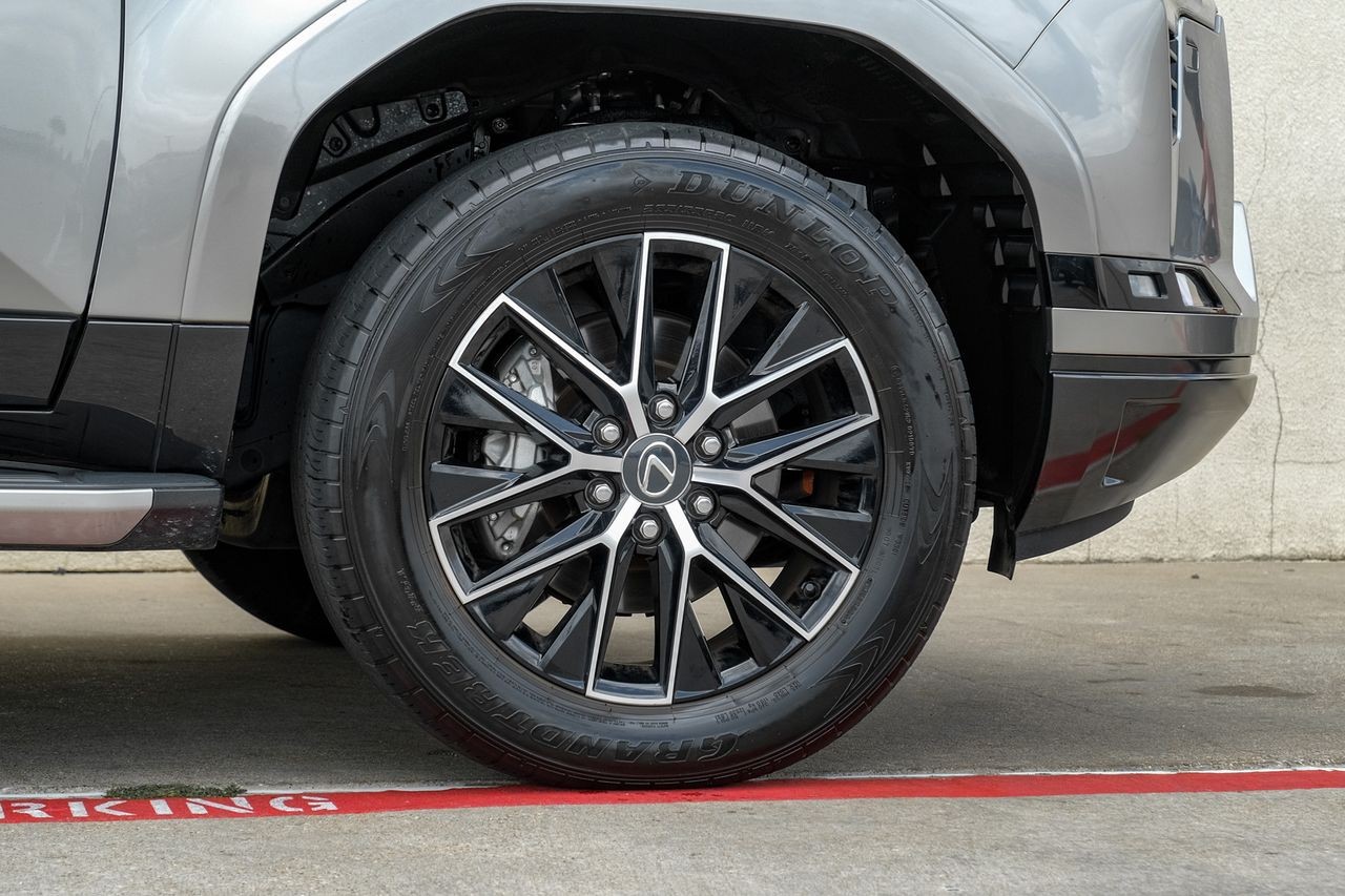 Lexus GX Vehicle Main Gallery Image 70