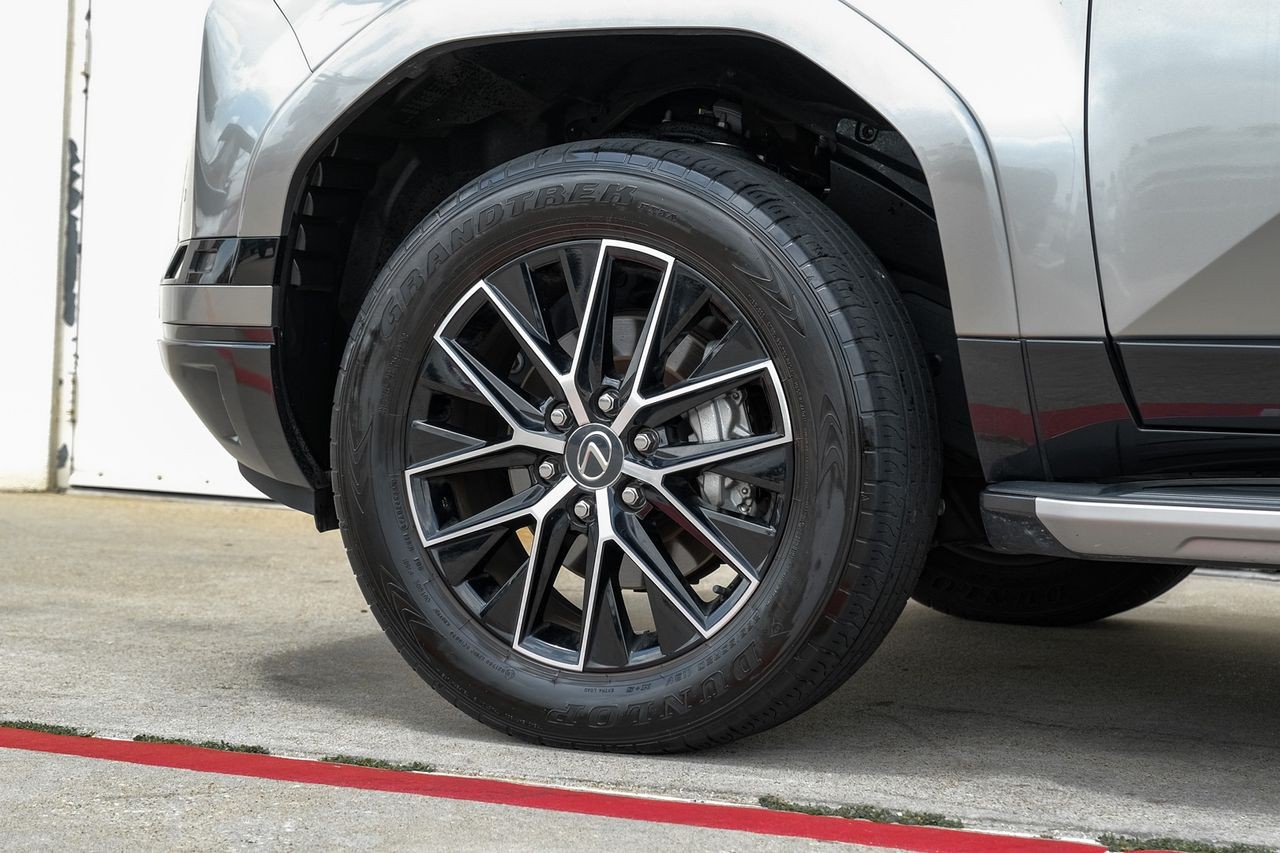 Lexus GX Vehicle Main Gallery Image 71