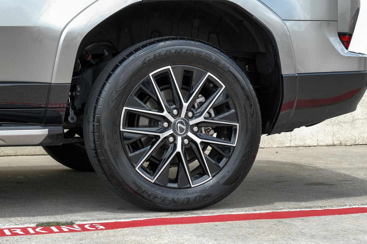Lexus GX Vehicle Main Gallery Image 72