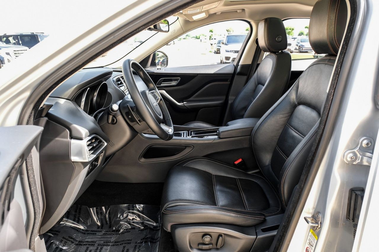 Jaguar F-Pace Vehicle Main Gallery Image 04