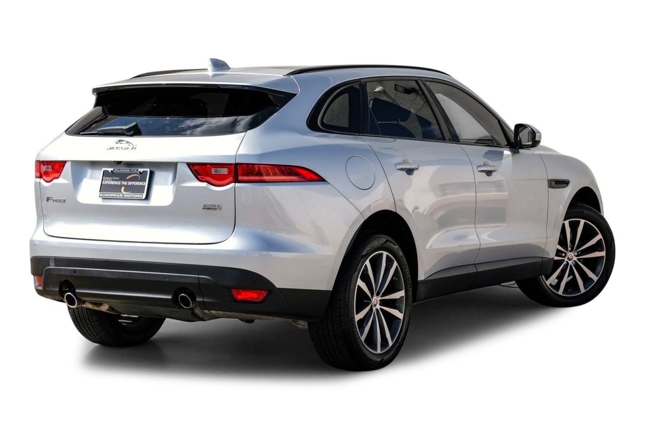 Jaguar F-Pace Vehicle Main Gallery Image 09