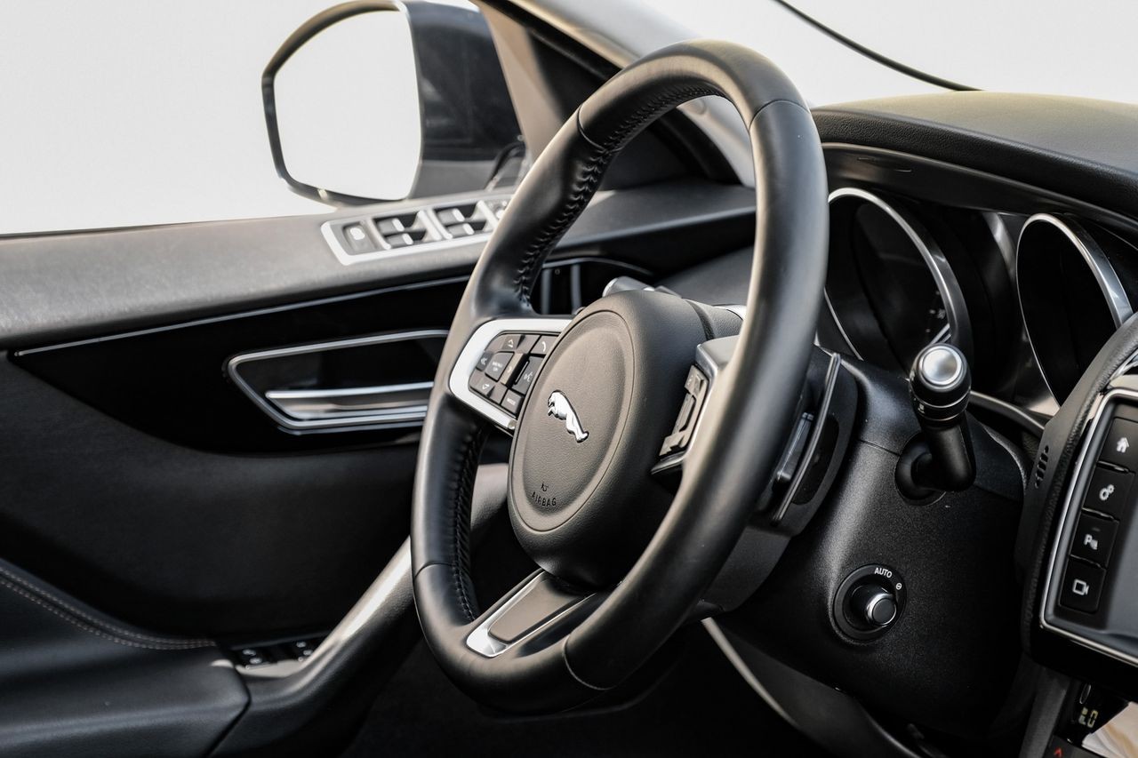 Jaguar F-Pace Vehicle Main Gallery Image 14