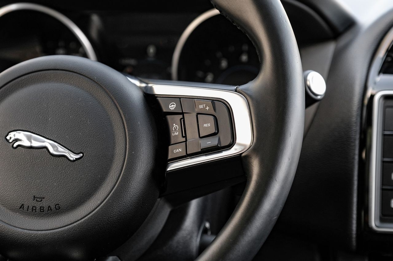 Jaguar F-Pace Vehicle Main Gallery Image 19