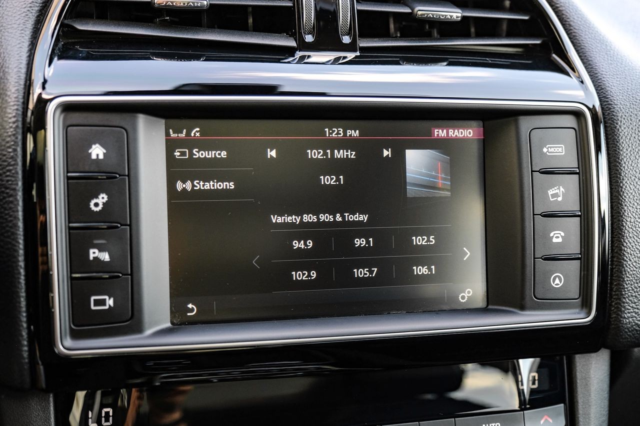 Jaguar F-Pace Vehicle Main Gallery Image 27