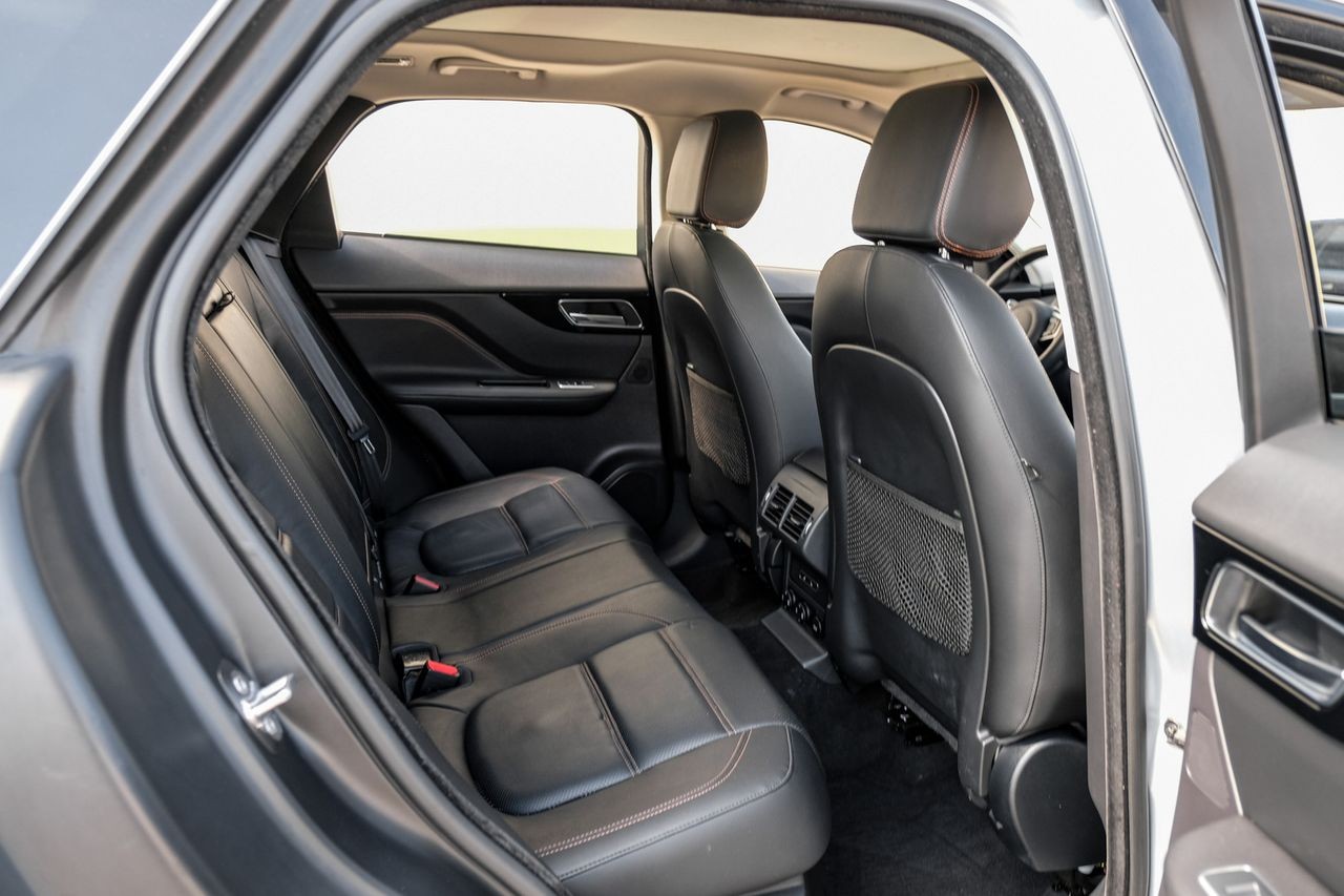 Jaguar F-Pace Vehicle Main Gallery Image 34