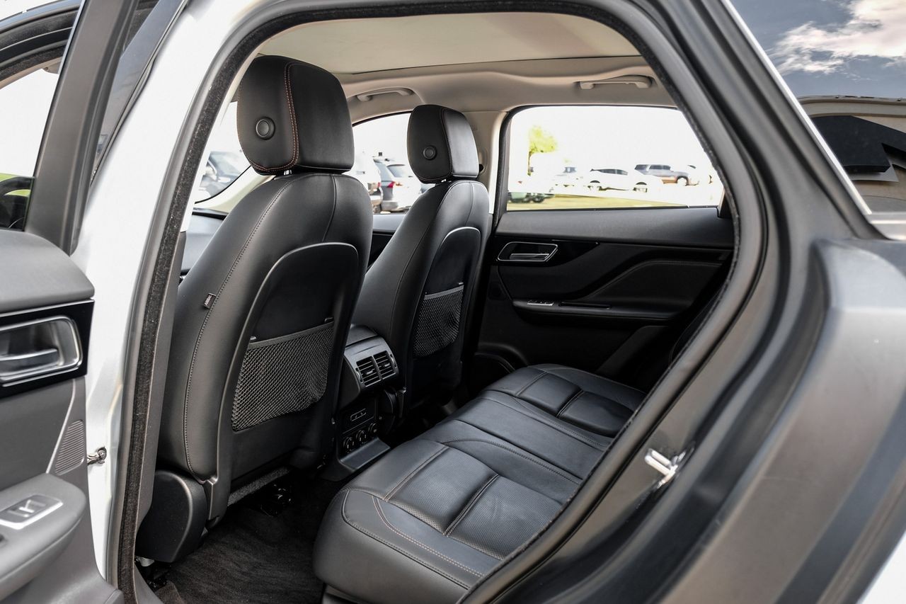 Jaguar F-Pace Vehicle Main Gallery Image 35