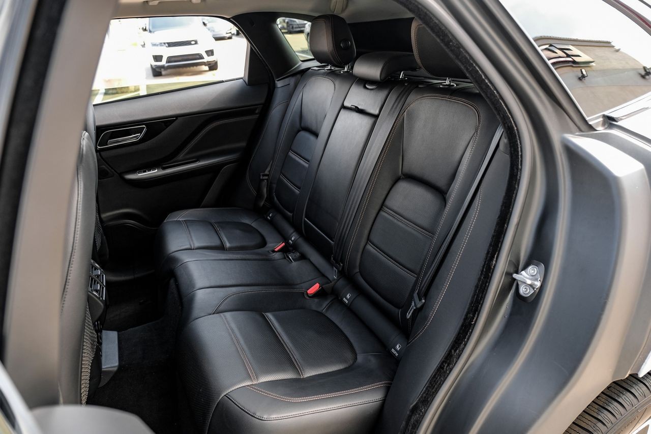 Jaguar F-Pace Vehicle Main Gallery Image 36