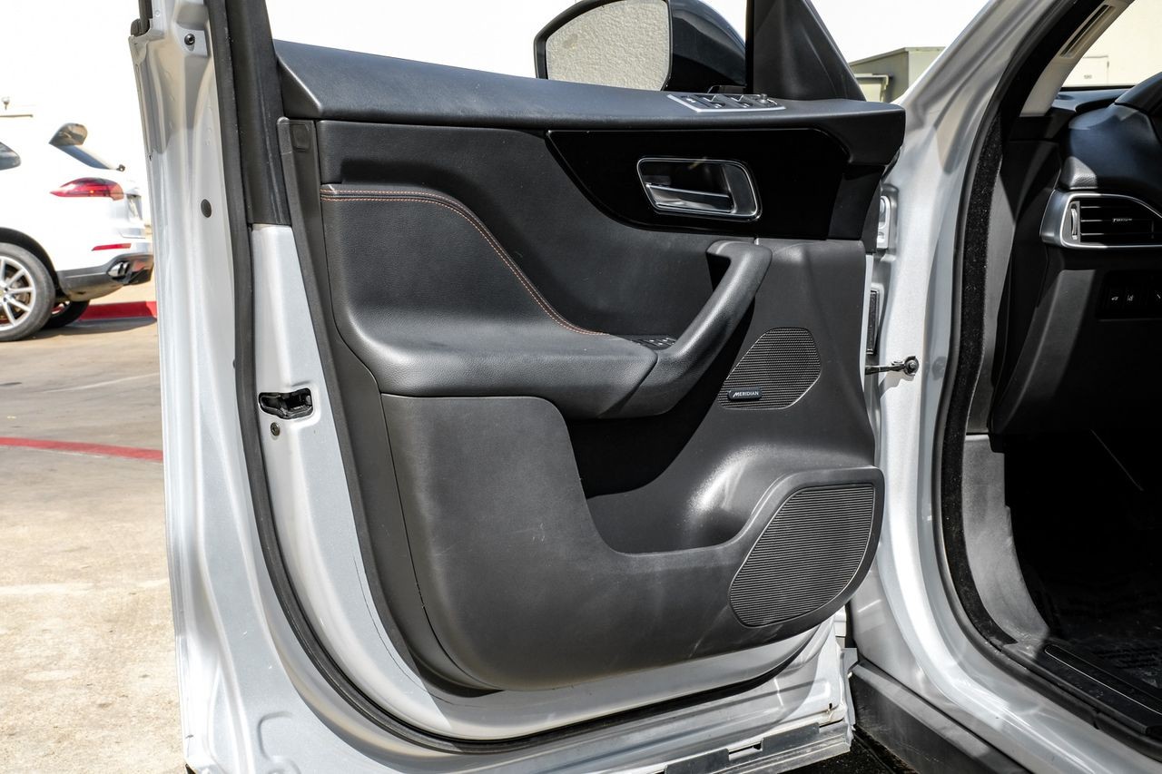 Jaguar F-Pace Vehicle Main Gallery Image 39