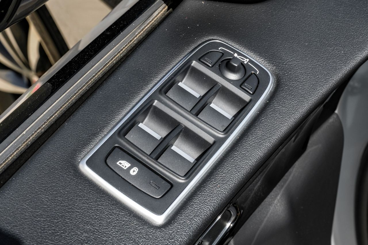 Jaguar F-Pace Vehicle Main Gallery Image 40