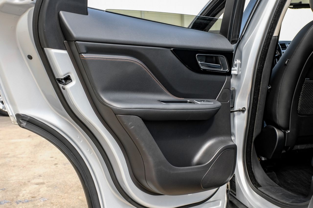 Jaguar F-Pace Vehicle Main Gallery Image 42