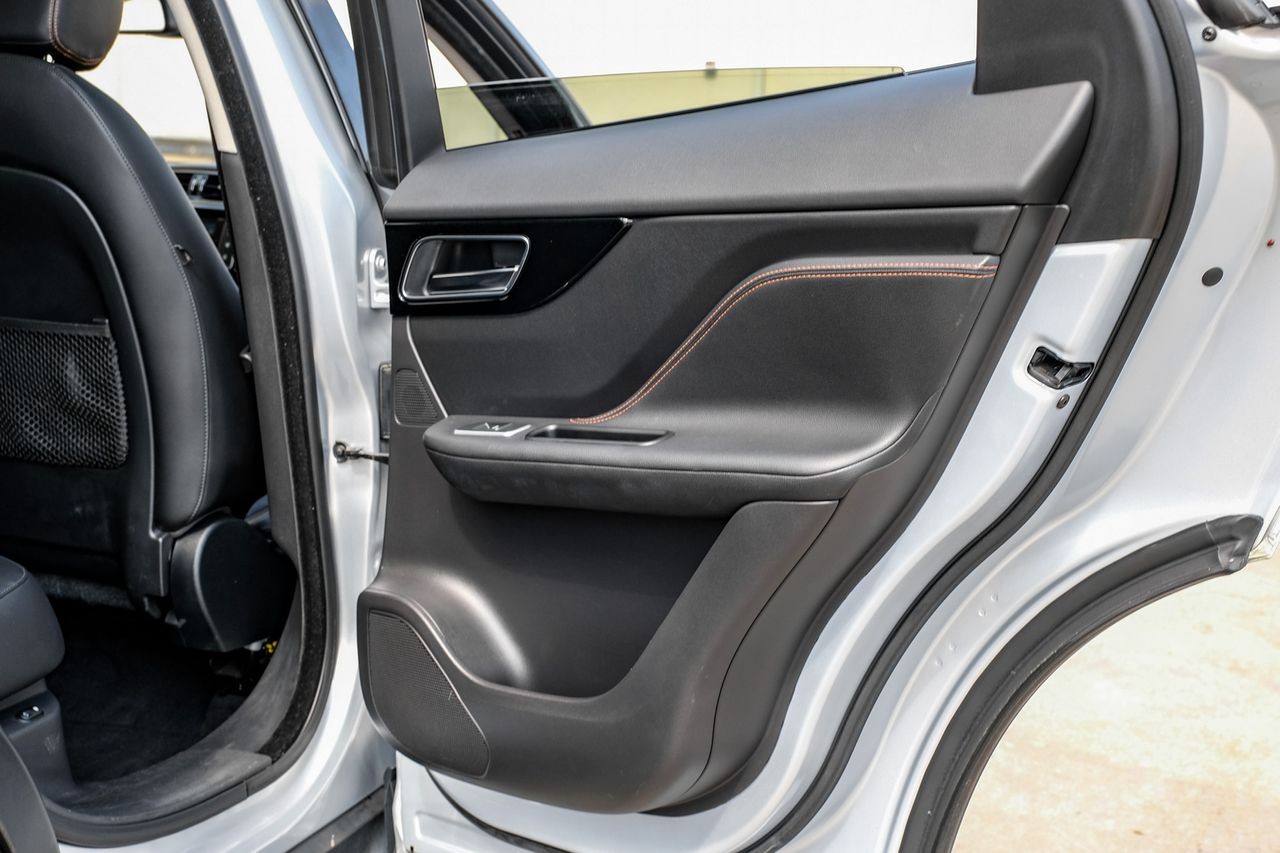 Jaguar F-Pace Vehicle Main Gallery Image 43