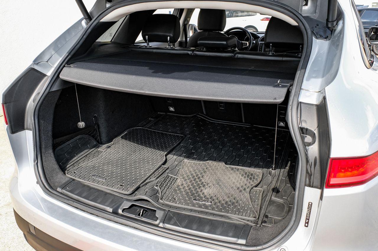 Jaguar F-Pace Vehicle Main Gallery Image 46