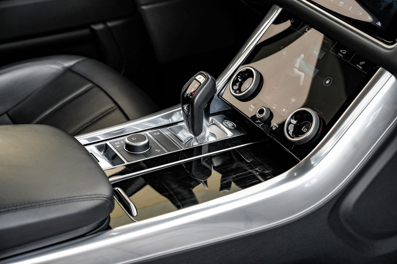 Land Rover Range Rover Sport Vehicle Main Gallery Image 24