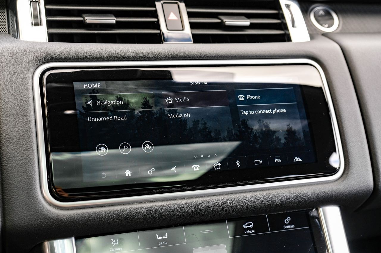 Land Rover Range Rover Sport Vehicle Main Gallery Image 26