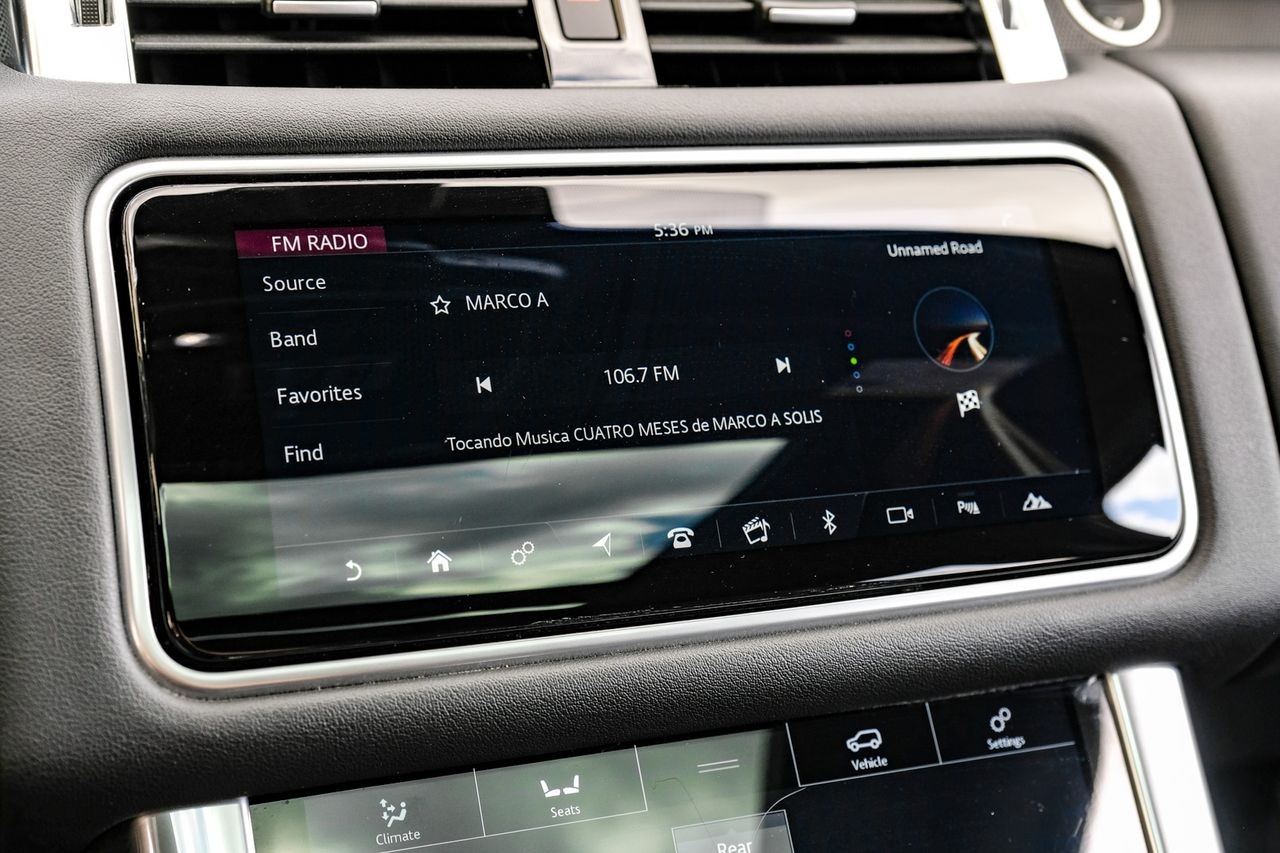 Land Rover Range Rover Sport Vehicle Main Gallery Image 28