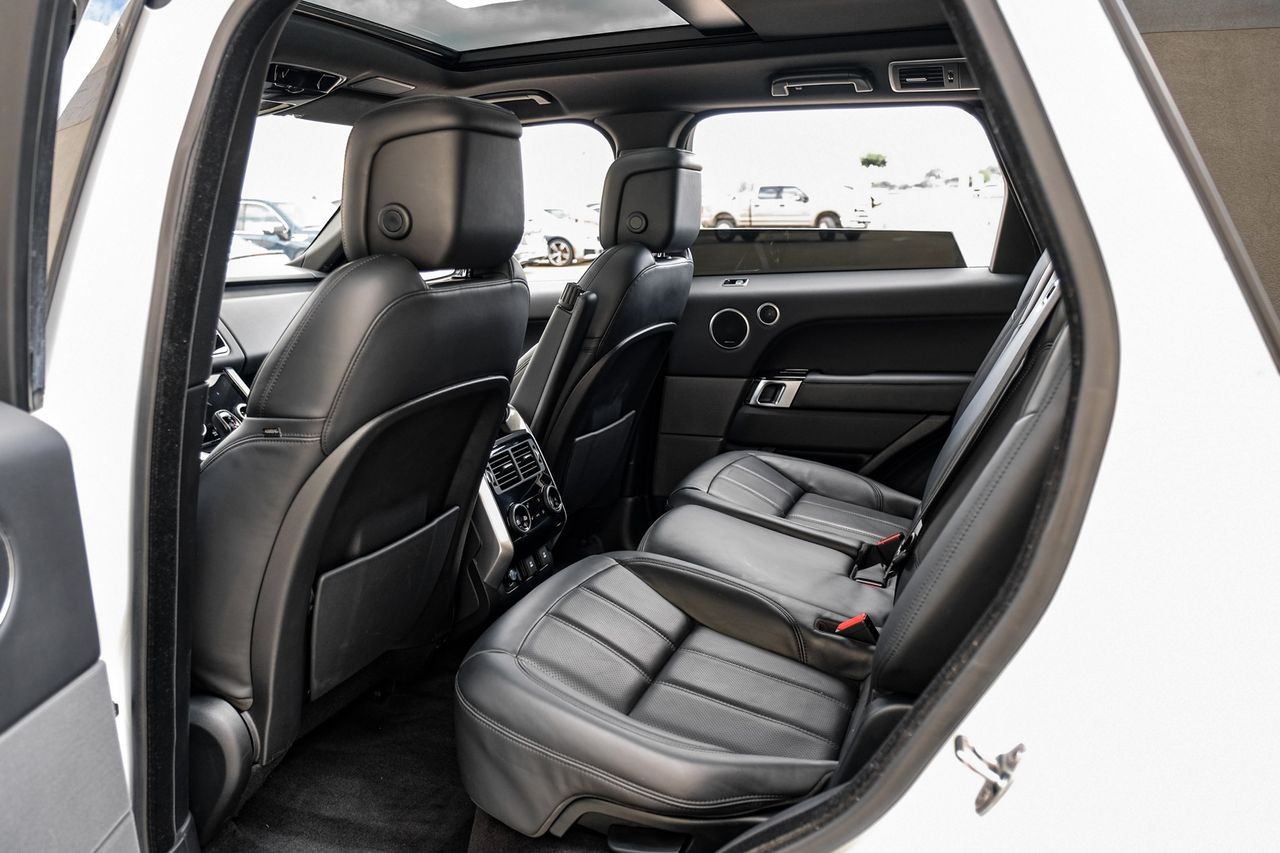Land Rover Range Rover Sport Vehicle Main Gallery Image 35